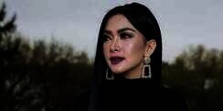 Terlihat Mewah, Ternyata Harga Anting Syahrini Murah Banget!