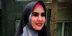 Inspirasi Gamis Kekinian ala Kartika Putri