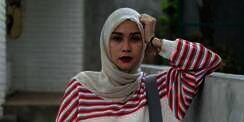 Hijab Street Style Zaskia Adya Mecca, Terlihat Seperti ABG
