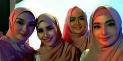 Cantiknya Ayu Ting Ting dan Tiga Sahabat Berhijab, Pangling!