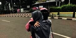 Pesan Muslimah Bercadar dalam Aksi `Peluk Saya` di CFD