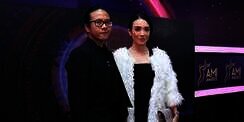 8 Tahun Nikah, Intip Potret Romantis Dea Ananda dan Suami