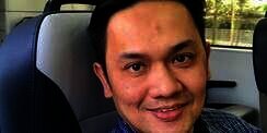 Foto Bareng Tina Toon, Wajah Farhat Abbas Bikin Gagal Fokus