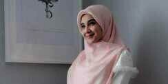 Ramadan Stylish dengan Trik Layering ala Zaskia Sungkar