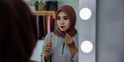 Beauty Hacks! Fungsi Lain Lip Liner yang Perlu Kamu Tahu