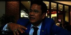 Keinginan Hotman Paris Dipeluk Wanita Cantik Ini Terwujud