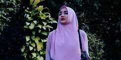 Pilihan Khimar Manis ala Cindy Fatika Sari