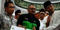 Sandiaga Uno Bagikan Wakaf 85 Quran dan Dana Rp1 Miliar