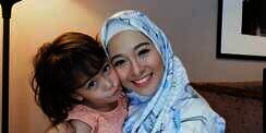 Wajah Glowing saat Hamil ala Poppy Bunga