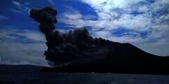 Gunung Anak Krakatau Meletus