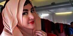 Pamer Kemolekan Tubuh, Cynthiara Alona Sindir Hijaber