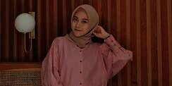 Atasan Stylish untuk Hijaber Bahu Lebar