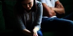 Wanita Tuntut Biro Jodoh karena Gagal Cari Lelaki Kaya