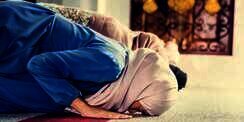 Saat Sujud, Anggota Tubuh Mana yang Harus Menempel Lantai?