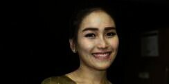 Ayu Ting Ting Pakai Sepatu Ini, Cek Harganya!