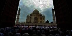 Sholat Jumat di Taj Mahal Hanya Untuk Warga Lokal