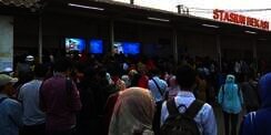 Sistem Tiket Baru KRL, Penumpang Ribut, Antrean Mengular
