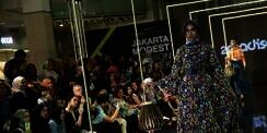 2Madison Tonjolkan Styling Kain Lokal
