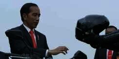 Video `Aksi Freestyle` Jokowi Geber Motor ke Pembukaan Asian Games 2018