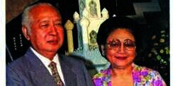 Kisah Soeharto `Kecele` Ibu Tien Saat Lamaran