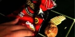 Girang Bungkus Snack Keripik Lebih Berat, Pas Dibuka Baru Menyesal