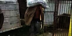 Kisah Pria Satu Kaki Ini Bikin Tukang Mengeluh Tertunduk Malu