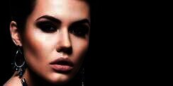 5 Langkah Membuat Riasan Smokey Eyes, Mudah Kamu Tiru!