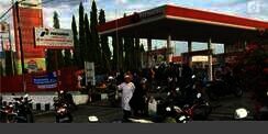 Usai Gempa & Tsunami Palu, Warga Jarah BBM di SPBU