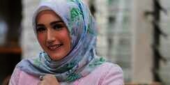 Pelukan Haru Istri Pasha Ungu untuk Korban Bencana Palu