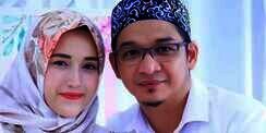 Sholat Jumat Pertama Pasha Ungu dan Warga Palu Usai Dilanda Musibah