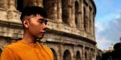 Aksi Roy Kiyoshi Pakai Wig dan Menari Ular Panen Komentar