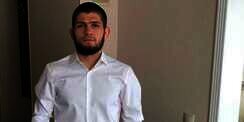 Khabib Nurmagomedov Tantang Petinju Floyd Mayweather Jr