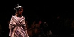 Keindahan Korsel ala Ria Miranda di Jakarta Fashion Week 2019