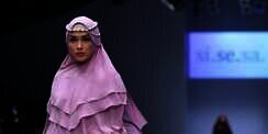 Bicara Soal Fashion, Ussy Sulistiawaty Tak Selalu Ikuti Tren