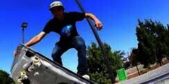 Bukan Main.... Pintu Mobil Tesla Dibikin Jadi Papan Skateboard