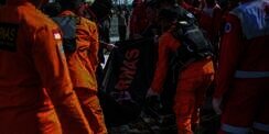 Seragam Batik Pramugari Lion Air yang Jatuh Ditemukan