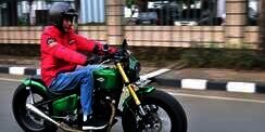 Tinjau Pasar Tangerang, Jokowi Motoran