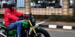 Buatan Bogor, Terkuak Harga Helm Jokowi Saat Tunggangi Kustom Kawasaki W 175