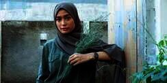 Biarpun Berbalut Hijab, Yuk Buat Rambutmu Fit Luar Dalam!