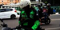Kisah Driver Ojol Dapat Kabar Ibunya Meninggal, Bikin Haru