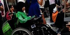 Foto Wanita Difabel Antar GrabFood Ini Bikin Kagum Warganet
