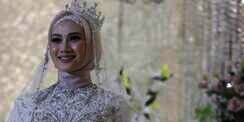 Melody Eks JKT48 Tampil Bercadar, Netizen Heboh