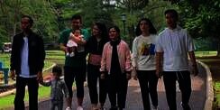 Gaya Dua Cucu Jokowi Saat Diajak Liburan ke Kebun Raya Bogor