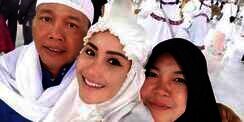 Ayu Ting Ting Diberi Doa Khusus dari Ibunda Ustaz Arifin Ilham, Apa?