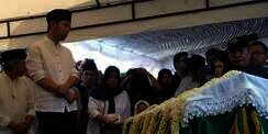 Curhat Emil Dardak Tak Sampai Hati Lihat Jasad Adik Diautopsi