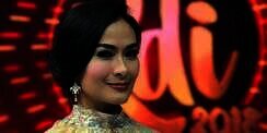 Busana Dikritik, Komentar Balasan Iis Dahlia Mengejutkan