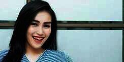 Bergaun Pink, Bagian Tubuh Ayu Ting Ting Jadi Perbincangan