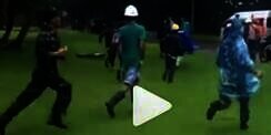 Sedang Evakuasi, Relawan Berlarian Saat Ombak Kembali Datang