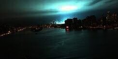 Cahaya Biru di Langit New York Bikin Geger