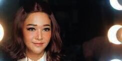 Bersiap Umroh, Maia Tampil Cantik dalam Balutan Hijab Renda